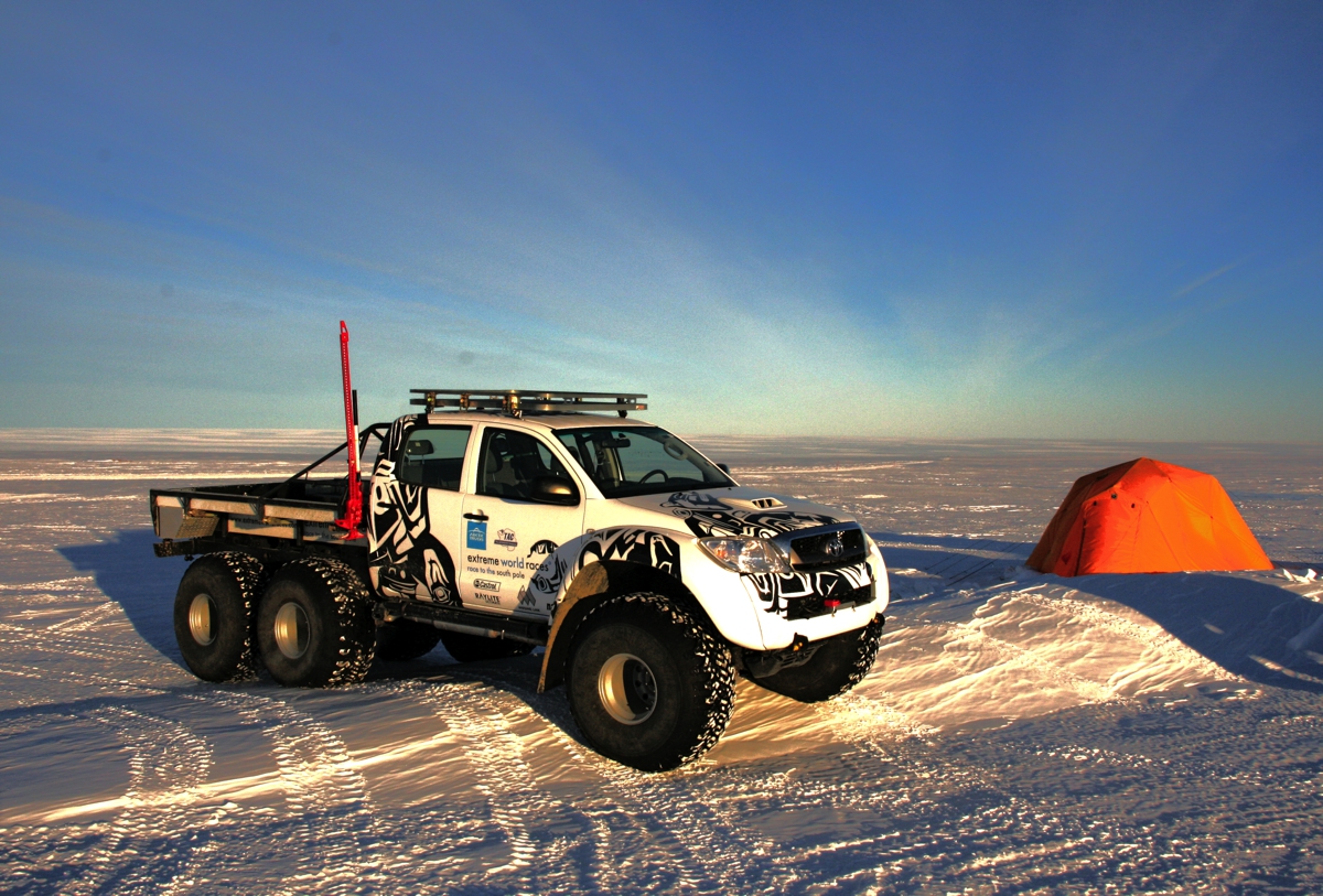 снегоболотоход «бурлак 6х6». экспедиция в арктике на автомобилях. снегоболотоход «бурлак 6х6». вездеход бурлак на северном полюсе. бурлак вездеход северный полюс.